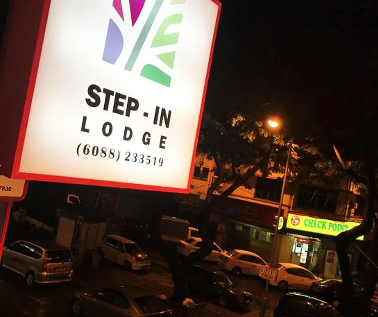 Hotel Step In Lodge - Hostel Kota Kinabalu